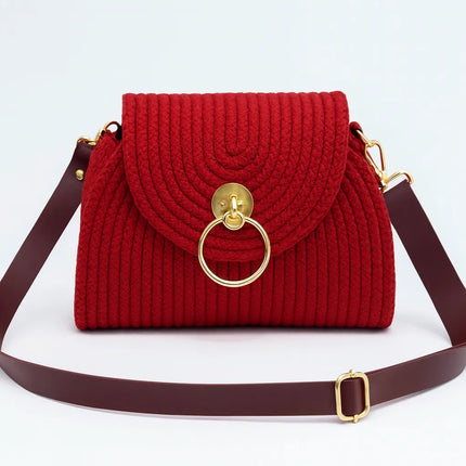 El Yapımı Kırmızı Örgü Omuz Çantası Gold Tokalı Yuvarlak Kapaklı Tasarım