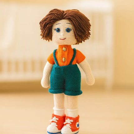 El Yapımı Amigurumi Erkek Çocuk Oyuncak Bebek Tulumlu Converse Ayakkabılı