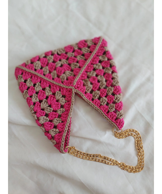 Pembe ve Bej Örgü Çapraz Çanta Altın Zincir Askılı El Emeği