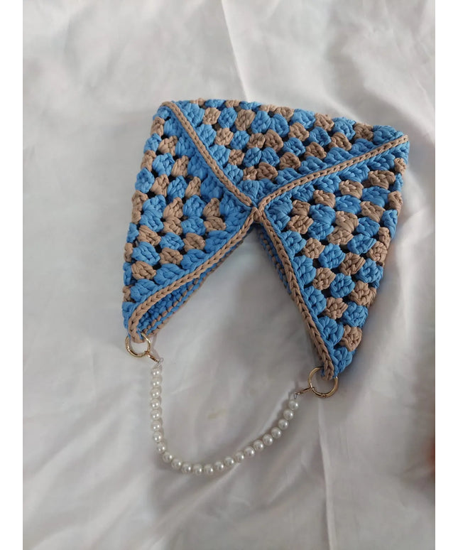 Mavi ve Bej Renkli Kare Motifli Örgü Çanta Boncuklu Askılı El Emeği