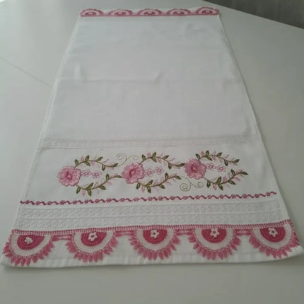 El İşi Pembe Çiçek Motifli İğne Oyası Beyaz Havlu Kenar Dantelli