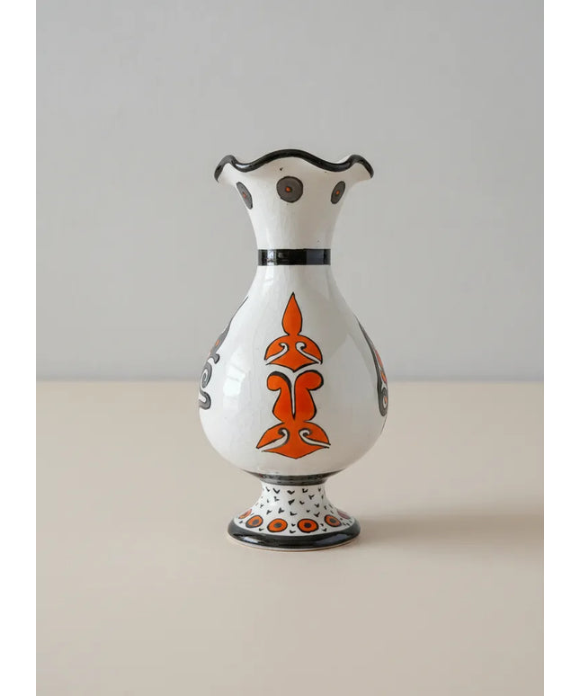 Beyaz Seramik Çini Vazo Turuncu ve Siyah Desenli Dekoratif Vazo (16 cm)