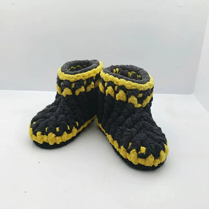 Erkek Bebek El Örmesi Siyah Patik 1617 Numara Sarı Detaylı