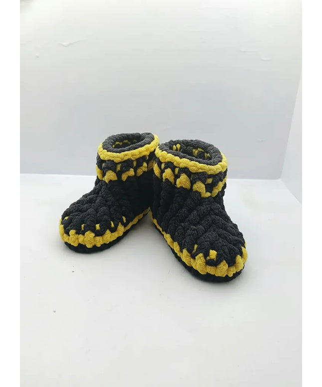 Erkek Bebek El Örmesi Siyah Patik 1617 Numara Sarı Detaylı