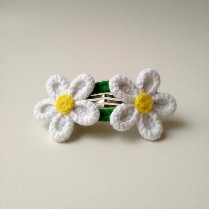 Örgü Beyaz Papatya Çiçekli Kıskaçlı Saç Tokası El Emeği