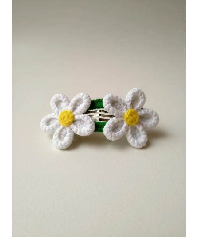 Örgü Beyaz Papatya Çiçekli Kıskaçlı Saç Tokası El Emeği