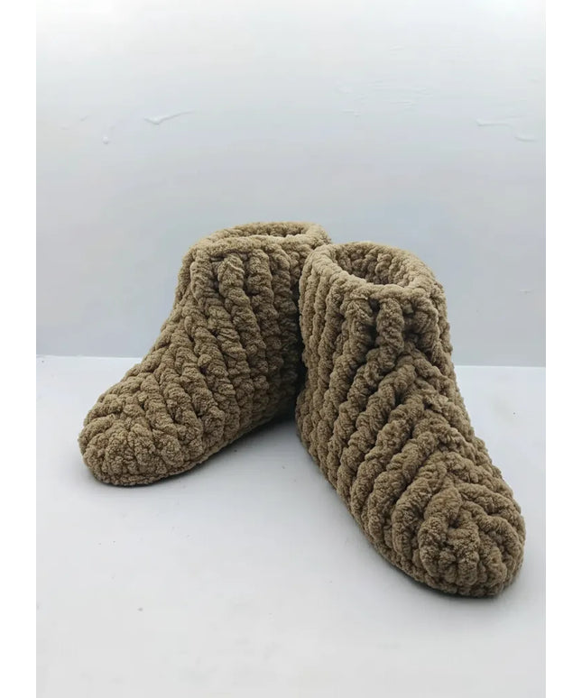 Kız Çocuk Kahverengi Örgü Ev Patiği 2627 Numara El Emeği