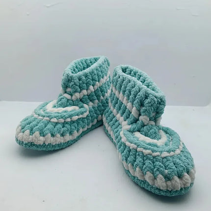 Mavi ve Beyaz Örgü Çocuk Ev Patiği 2829 Numara El Emeği