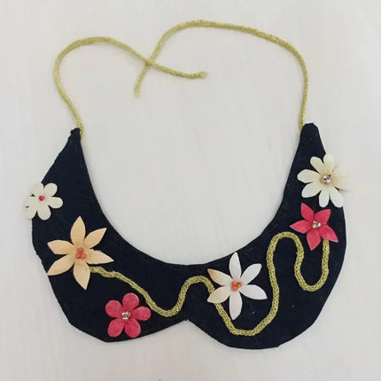 Siyah Keçe Kolye Renkli Çiçek Detaylı El Yapımı Tasarım