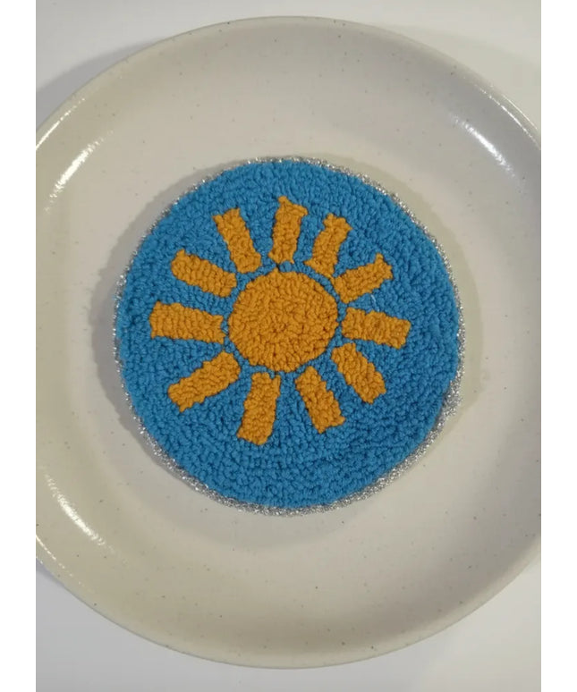 Mavi ve Sarı Güneş Desenli Bardak Altlığı El Yapımı Punch Nakışı