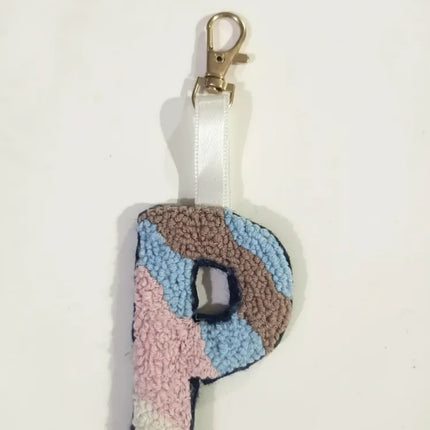 Punch Nakışı P Harfi Anahtarlık Renkli Yün İplik El Yapımı