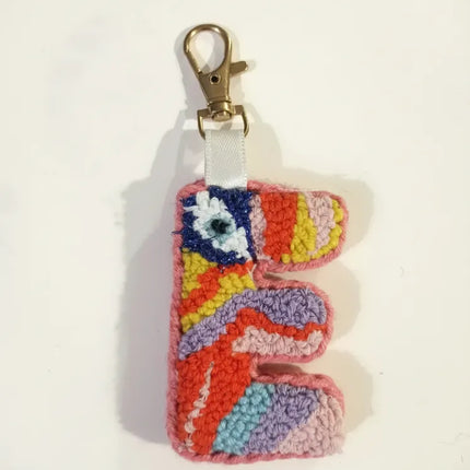 Renkli İplikten 'E' Harfi Anahtarlık El Yapımı Dekoratif Anahtarlık