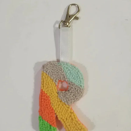 Renkli Ponpon Detaylı R Harfi Anahtarlık El Yapımı Hediye