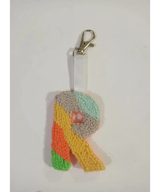 Renkli Ponpon Detaylı R Harfi Anahtarlık El Yapımı Hediye