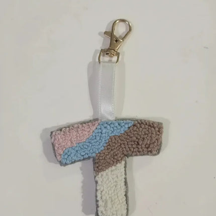 T Harfi Punch Nakışı Anahtarlık Çok Renkli El Yapımı Hediye