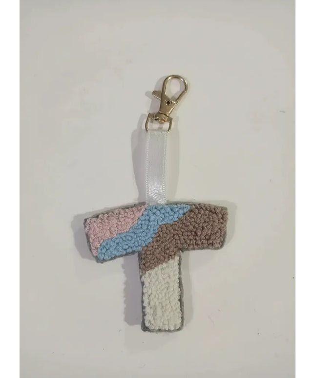 T Harfi Punch Nakışı Anahtarlık Çok Renkli El Yapımı Hediye