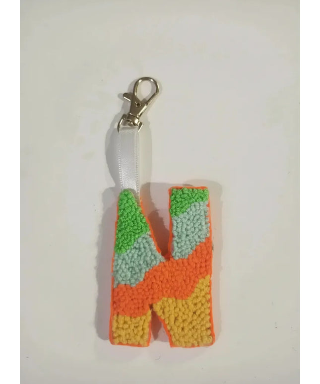 N Harfi Punch Nakışı Anahtarlık Renkli Yün İplik El Yapımı