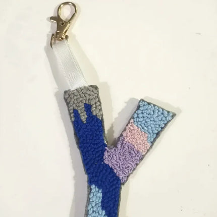 Y Harfi Punch Nakışı Anahtarlık Mavi Lila Pembe Renkli El Yapımı