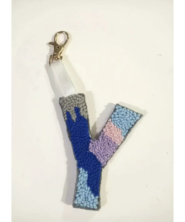 Y Harfi Punch Nakışı Anahtarlık Mavi Lila Pembe Renkli El Yapımı