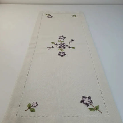 Krem Rengi Mor Çiçek Desenli İğne Oyası Detaylı Runner 40x105 cm