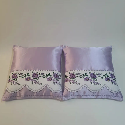 Lila Pamuk Saten Kanaviçe İşlemeli Dekoratif Yastık Kılıfı Takımı