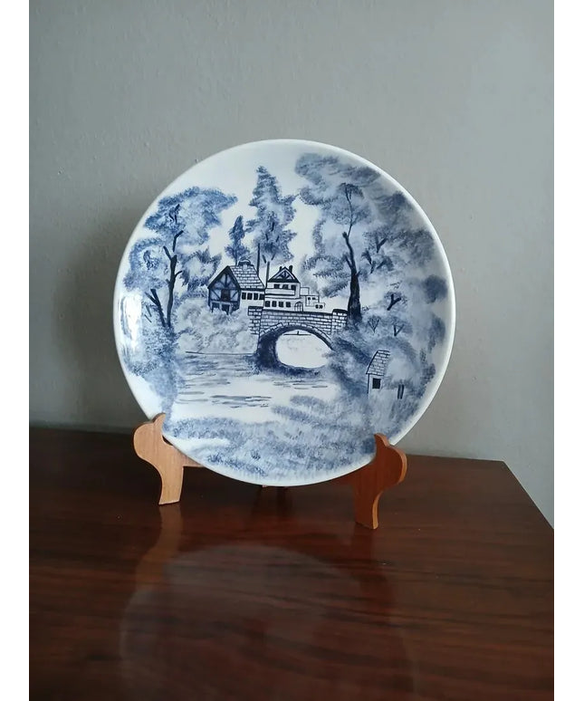 Mavi Beyaz Zarafetle Şekillenen Çini Çalışması