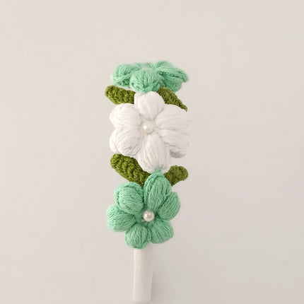 El Yapımı Çiçek Desenli Örgü Taç