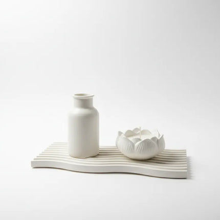 Huzur ve Zarafet: Minimalist Dekoratif Tepsi ve Aksesuarlar