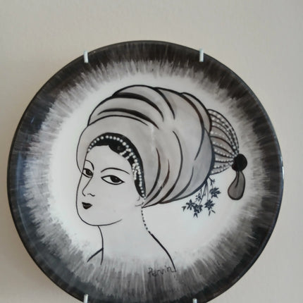 Sanatsal Tasarım Portre İşlemeli Çini Tabak