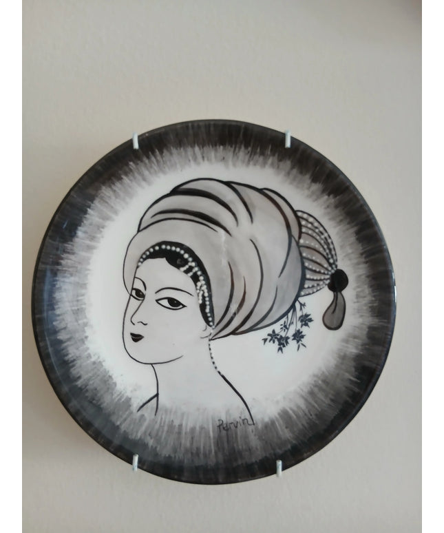 Sanatsal Tasarım Portre İşlemeli Çini Tabak