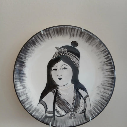 Siyah Beyaz Kadın Figürlü Dekoratif Tabak