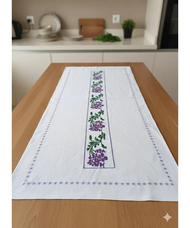 Mor Çiçek Desenli Beyaz Runner El Yapımı Nakışlı Masa Örtüsü