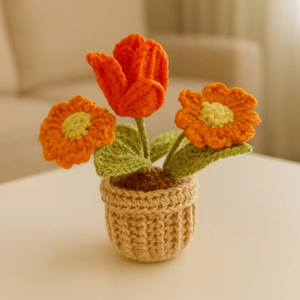 El Yapımı Amigurumi Saksıda Turuncu Çiçek Buketi