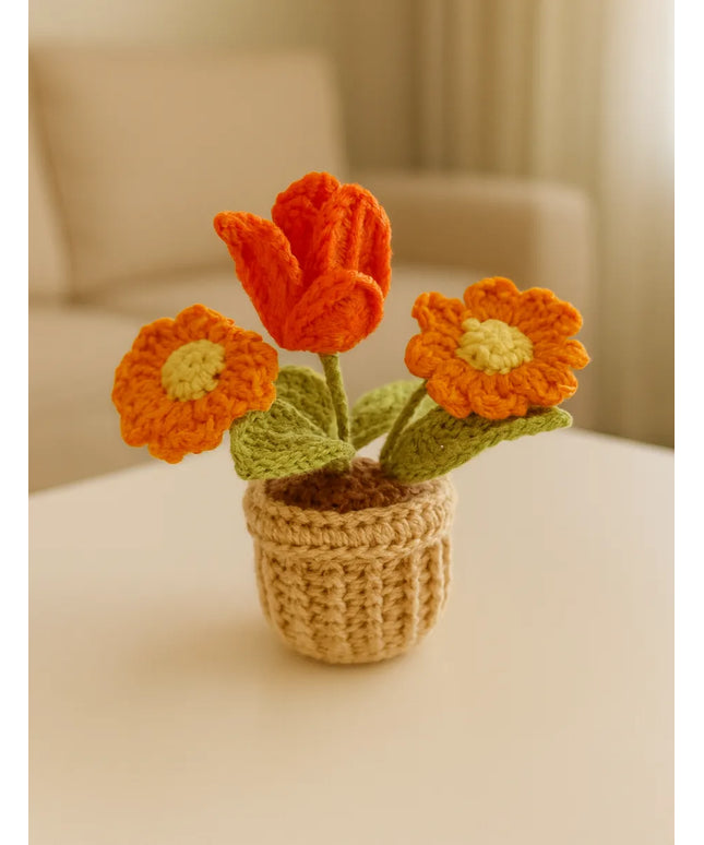 El Yapımı Amigurumi Saksıda Turuncu Çiçek Buketi